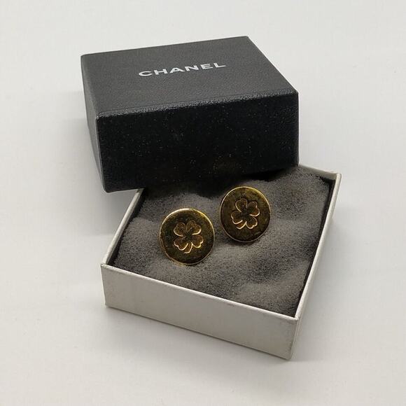 Chanel Vintage Four Leaf Clover Clip On Earrings - Picture 10 of 12